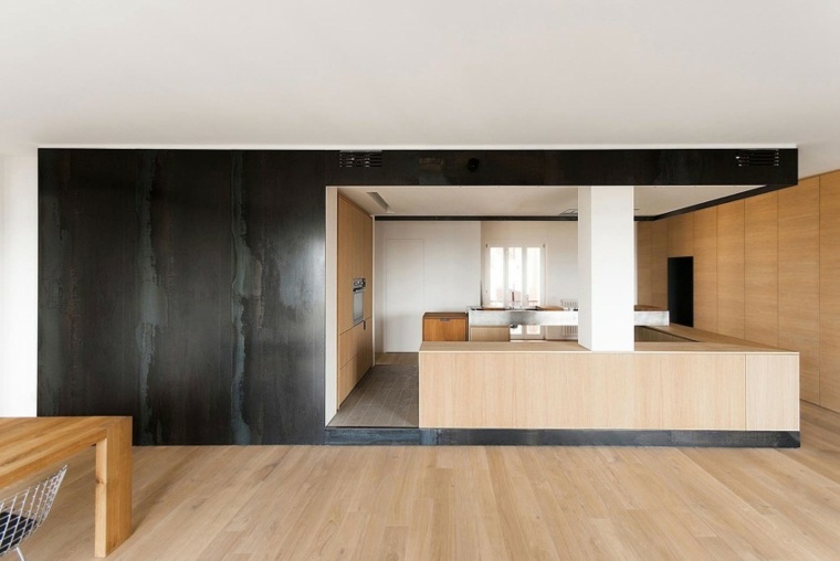 mur noir cuisine bois idée aménager espace moderne îlot central