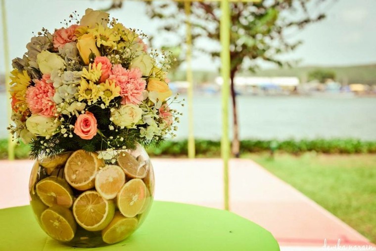 vase déco mariage idée fleurs bouquet fruits tropicaux