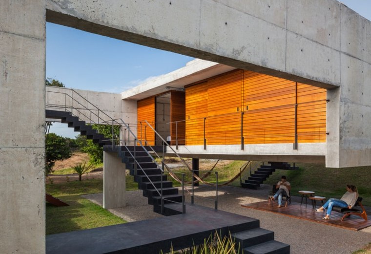 grande maison design bois terrasse escalier tendance