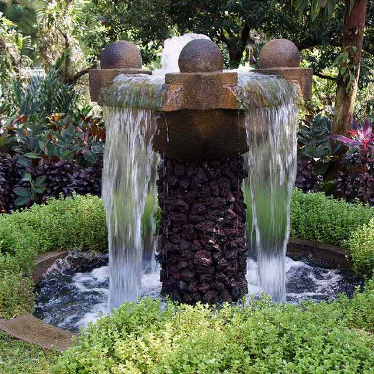 fontaine de jardin idee decoration moderne