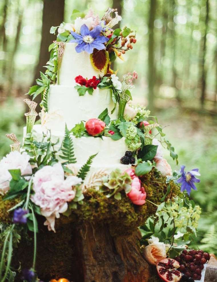 mariage idée déco fleurs gâteau décoration mariage nature 