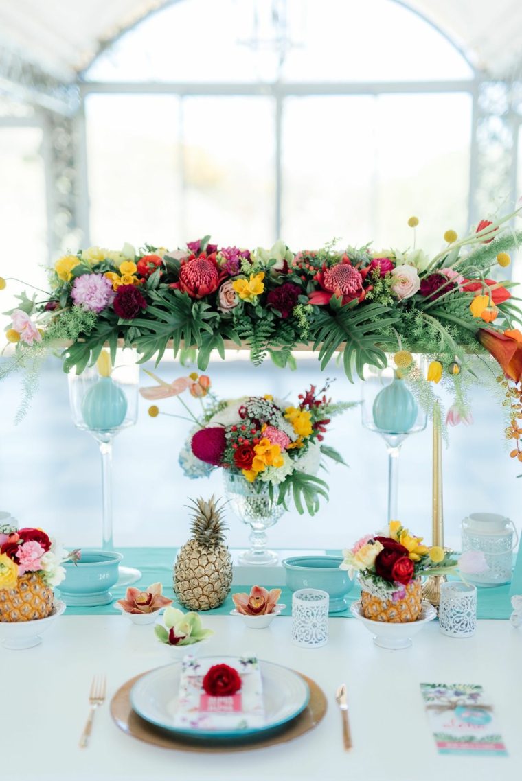 décoration table mariage fleurs couronne déco ananas 