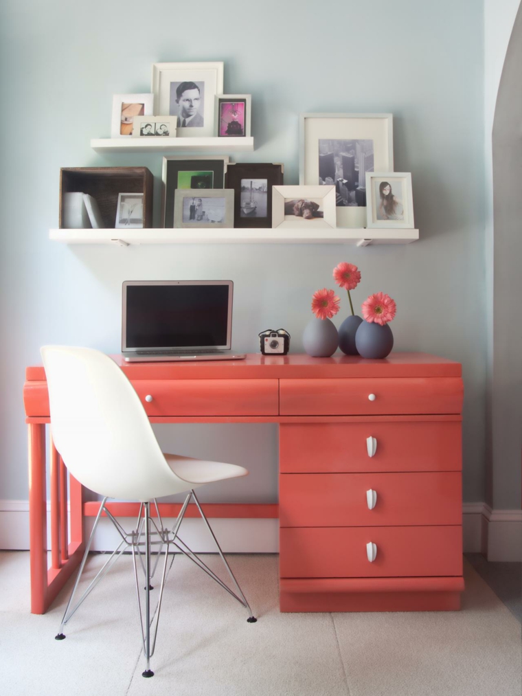 bureau bois peinture idée chaise déco cadres étagère chambre