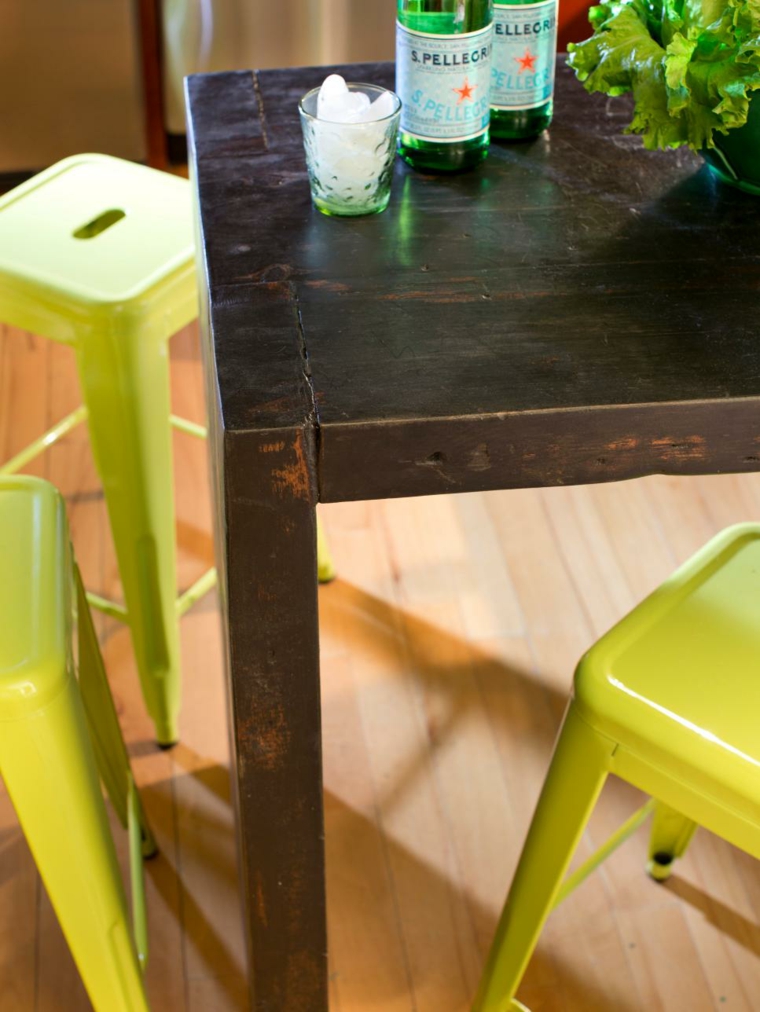table basse bois idée repeindre meuble tabouret salon