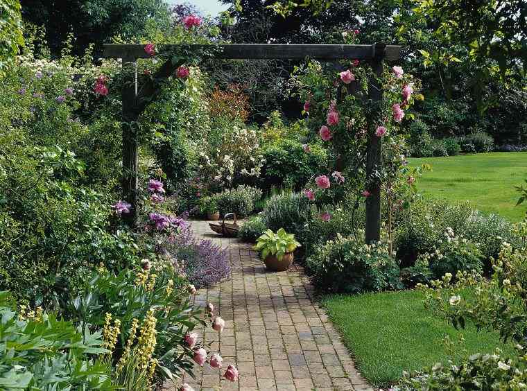 decor jardin grimpant pergola roses