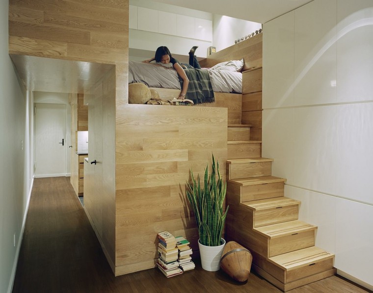 escalier lit mezzanine bois idée aménagement ranger espace