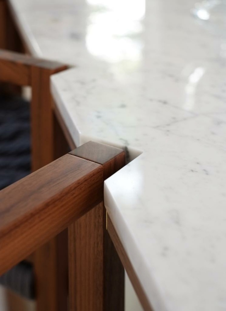détail fentes dans table marbre