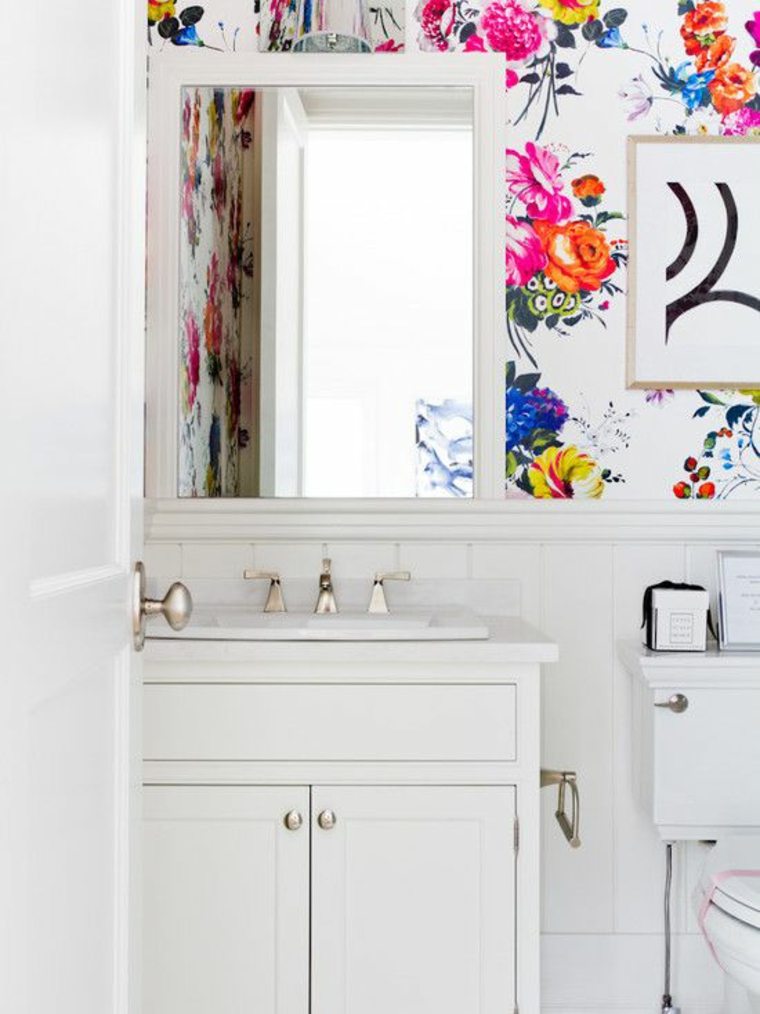 papier peint pour salle de bains fleurs meuble salle de bains miroir
