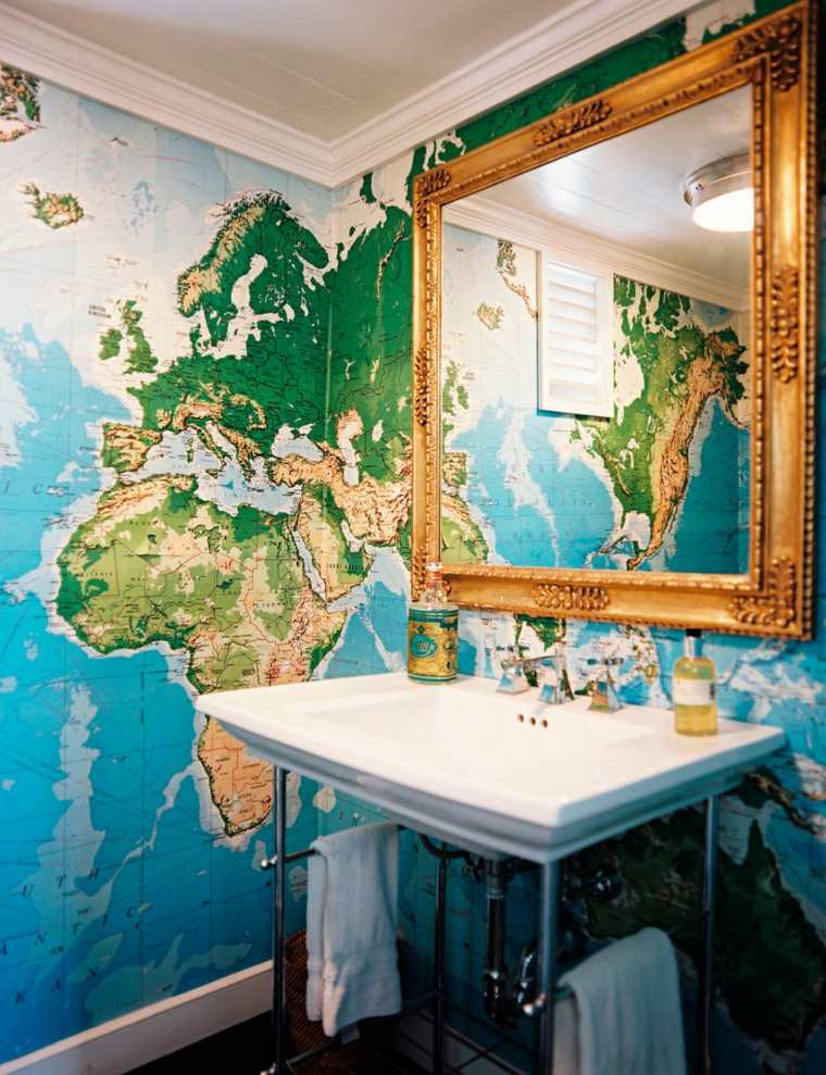 salle de bains papier peint idée miroir cadre doré évier déco