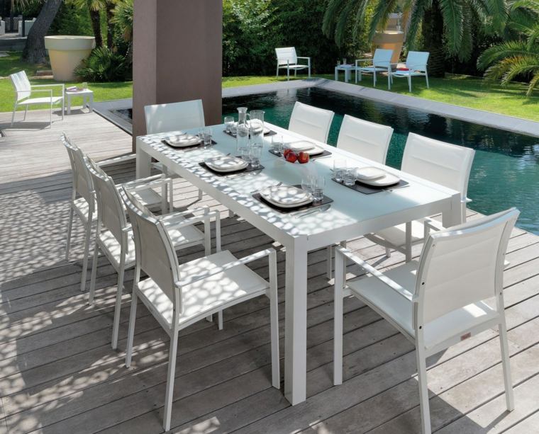 tables de jardin design chaise moderne piscine extérieure