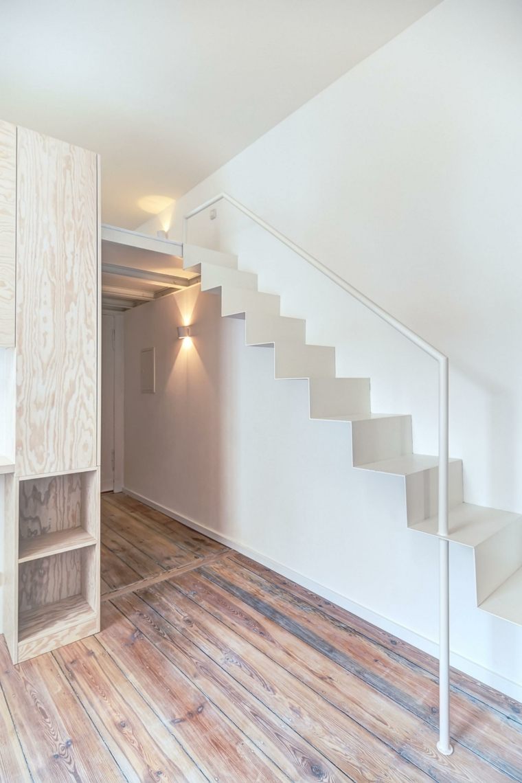 petit studio design moderne escalier blanc design idée parquet
