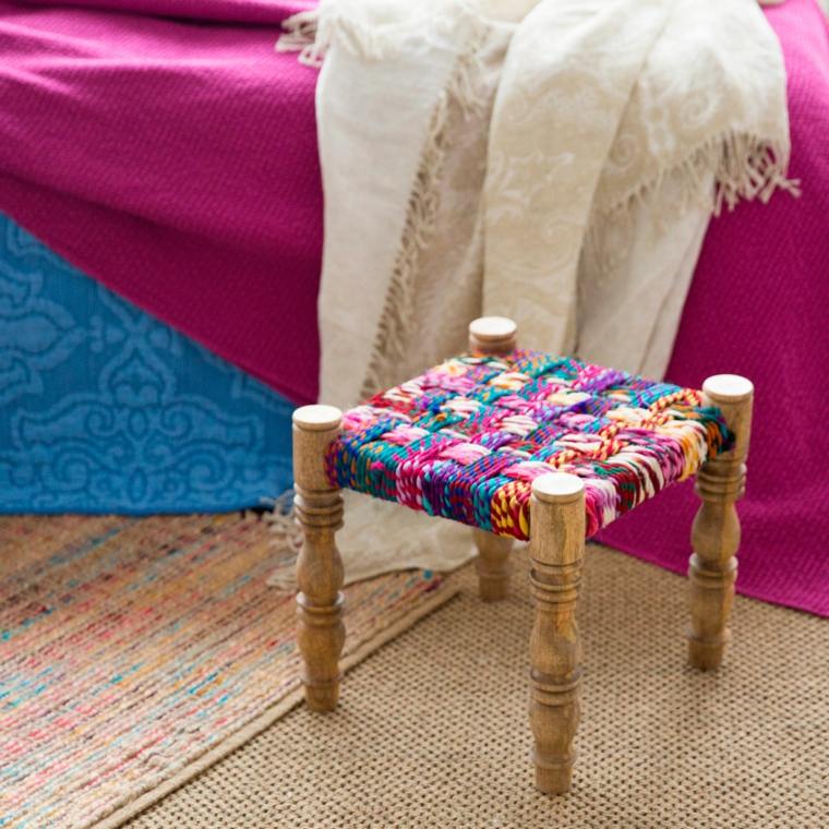 idée déco intérieur tendance tabouret bois tapis sol zara