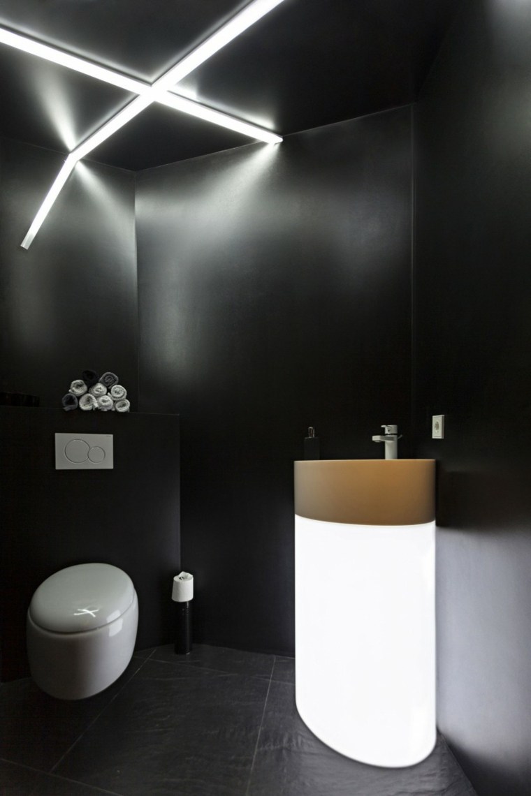 appart design moderne toilette suspendues évier carrelage gris appartement contemporain