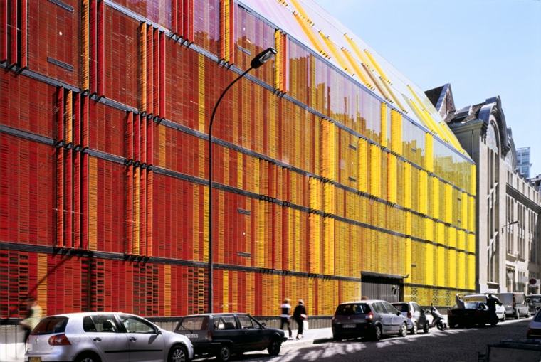 Novancia Business School facade dégradé de couleurs