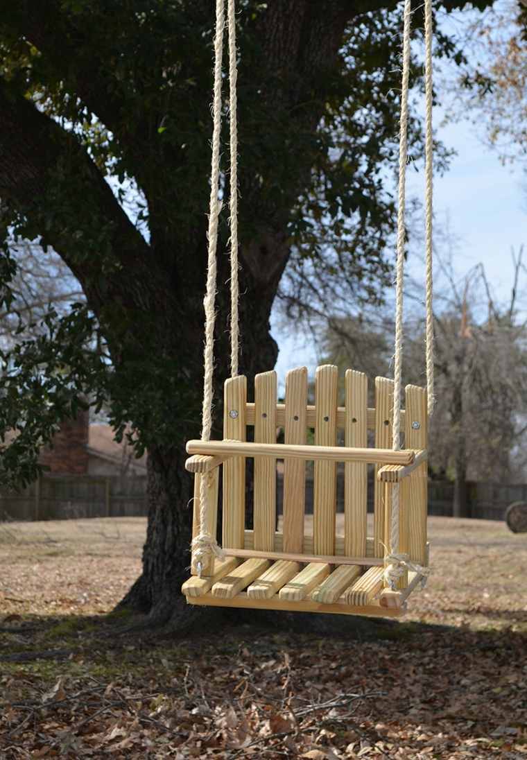 aire de jeux pour enfant balançoire bois diy suspension