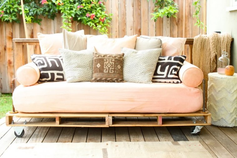 meubles en palettes bois idée diy canapé jardin originale