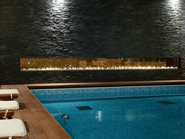 cheminée d'extérieur terrasse piscine design moderne