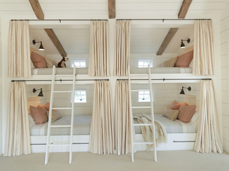 chambre aménager petit espace idée échelle bois tapis de sol rideaux