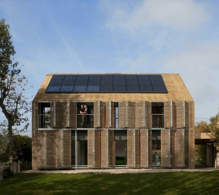 persiennes bois facade dynamique passive House par Karawitz Architecture