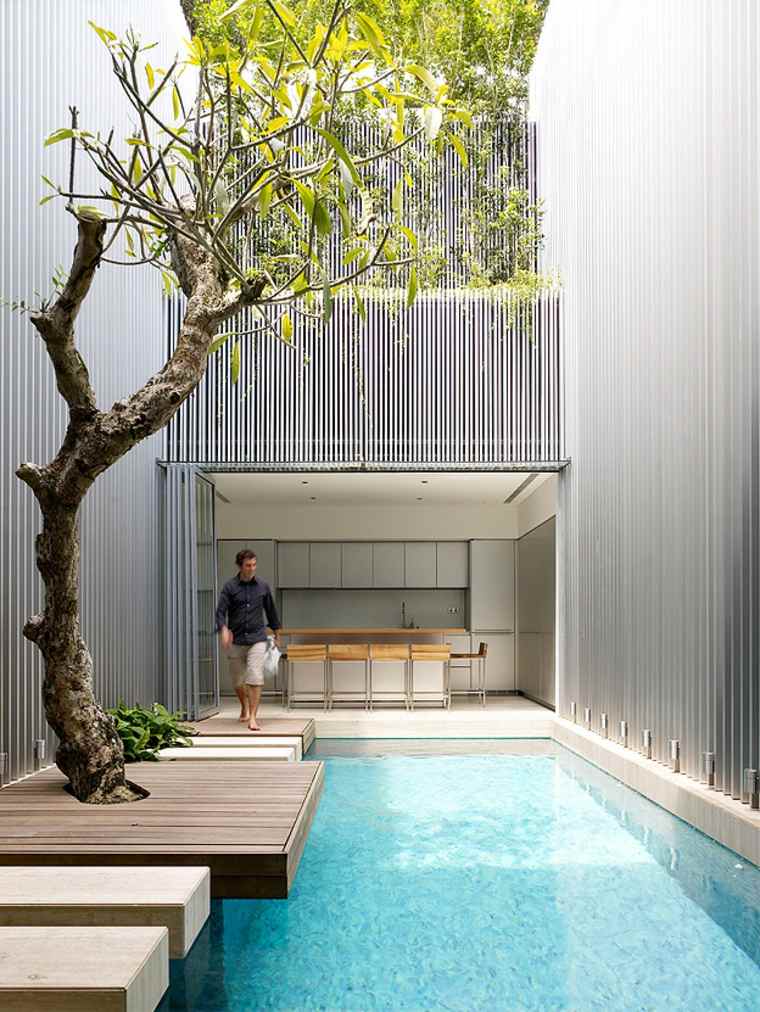 petit jardin d'intérieur bassin d'eau maison moderne