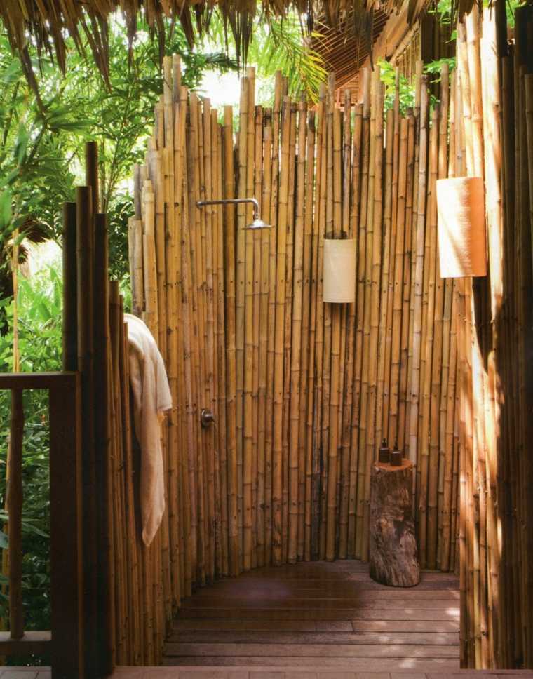 superbe salle de bain extérieure cloture en bois