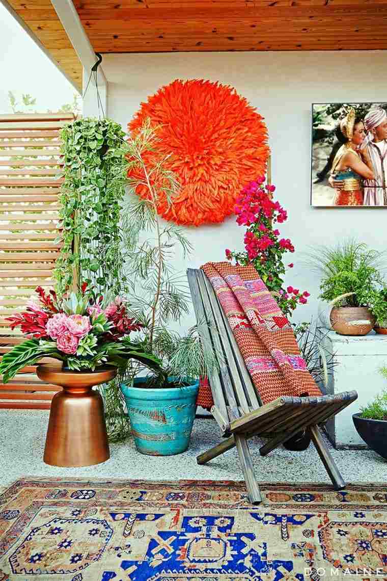 terrasse moderne aménager idée chaise bois tapis sol plantes