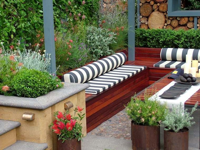 banc de jardin choix mobilier extérieur coussins idée aménager extérieur 