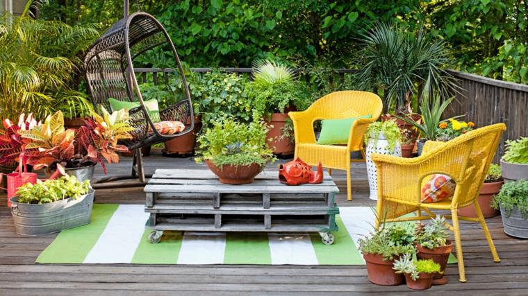 décorer son jardin terrasse idée bois chaise fauteuils tapis sol rayures 