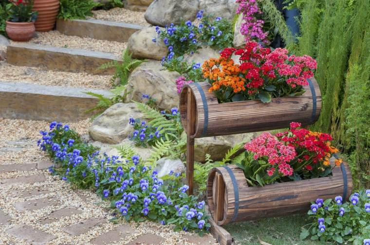 décorer son jardin idée objet original design bois fleurs 