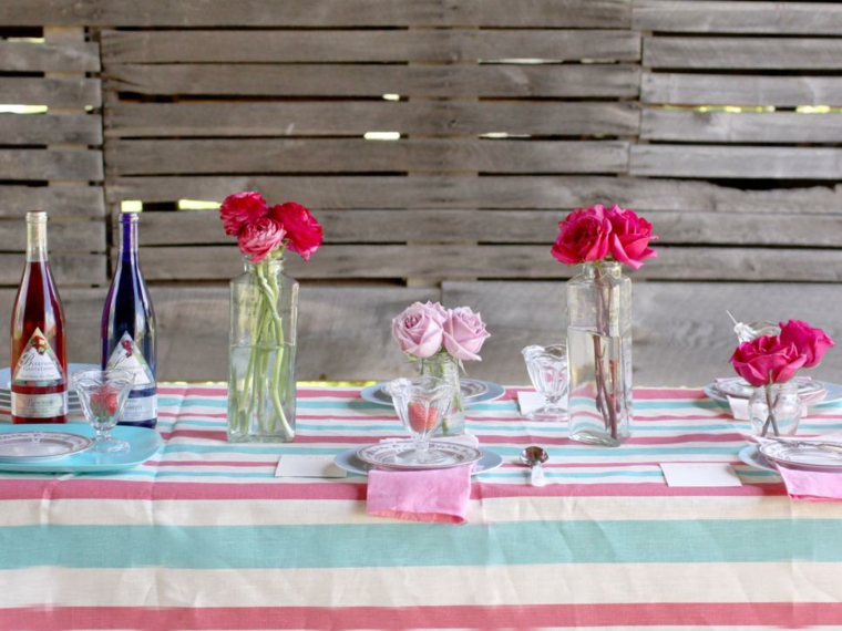 décoration de fête table estivale fleurs déco bouquet 
