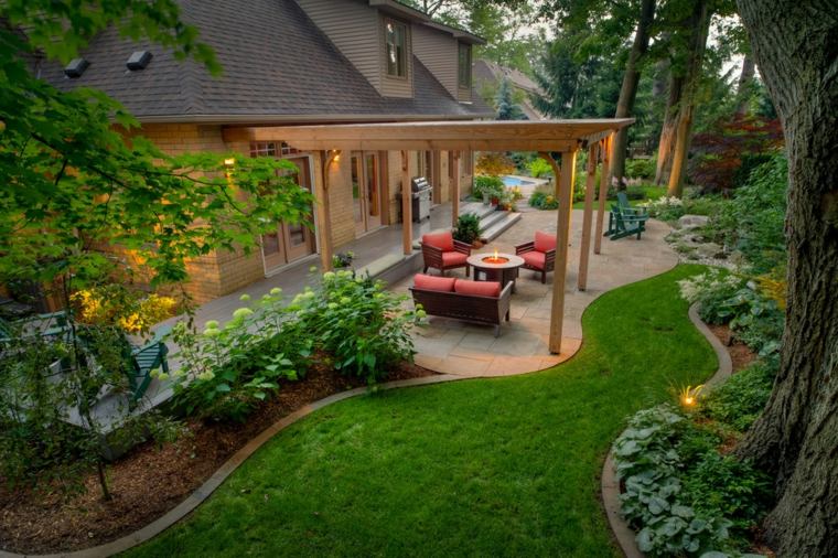 aménager espace extérieur salon de jardin coussins idée résine tressée pergola bois