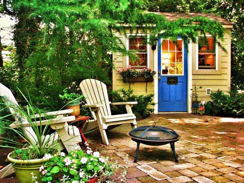 aménager petite maison abri de jardin bois idée fauteuil bois