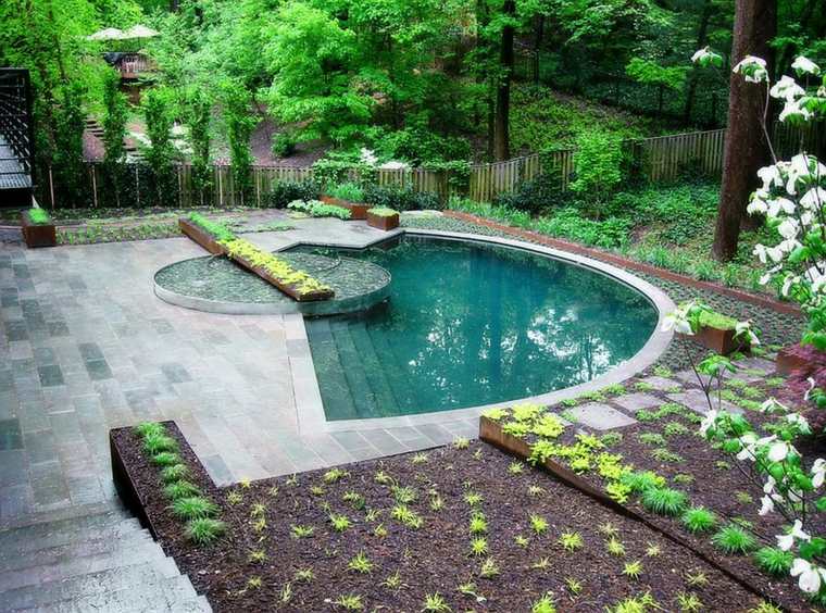 petit jardin avec piscine idée original aménager meubles