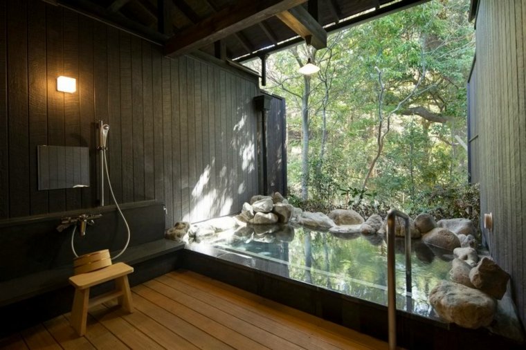 salle de bain en pierre naturelle design bois revêtement sol éclairage