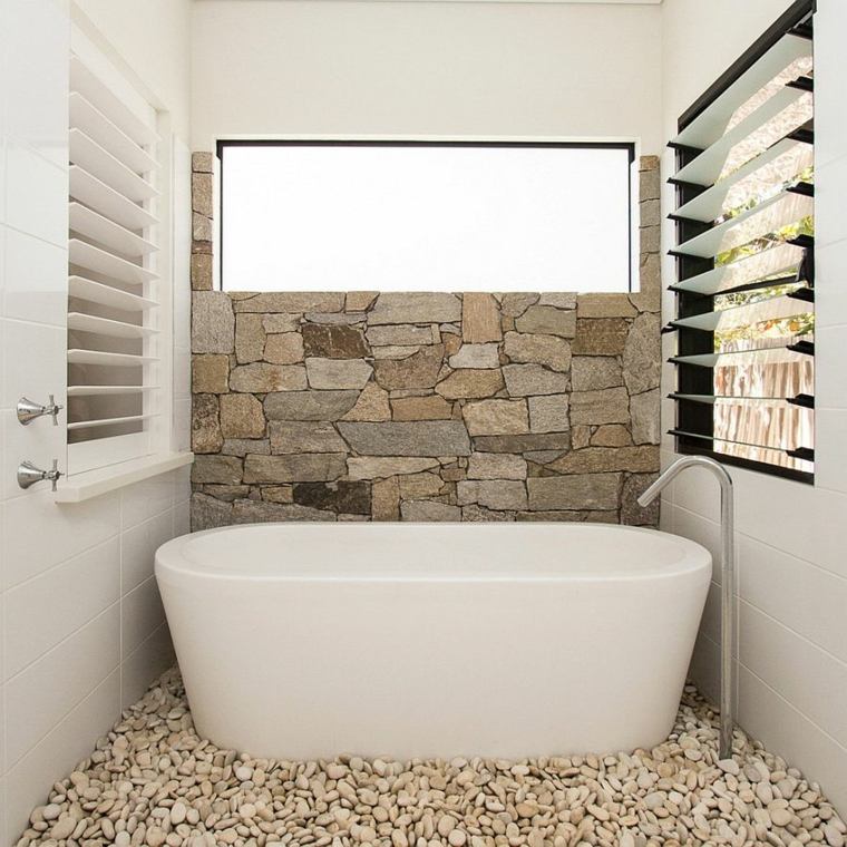 salle de bain pierre baignoire idée 