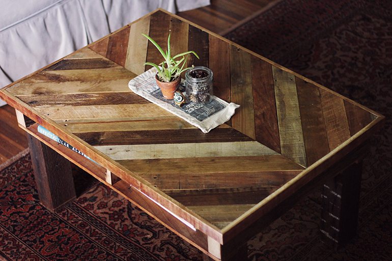 table palette salon bois idée diy plante tapis sol