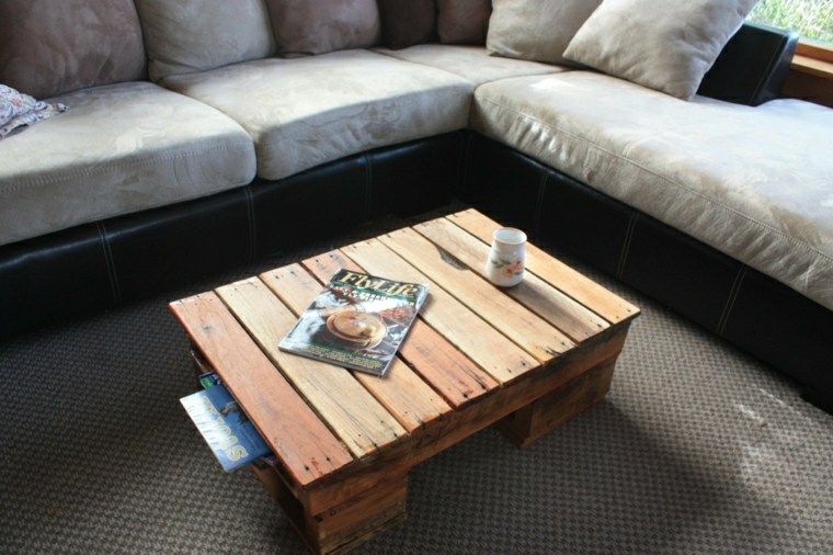 table basse en palette bois canapé gris idée coussins