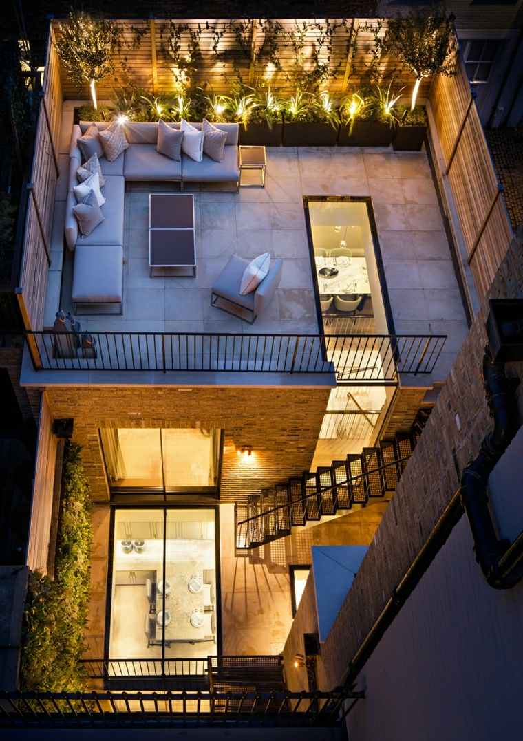 maison jardin terrasse aménager canapé angle coussins idée bois éscalier