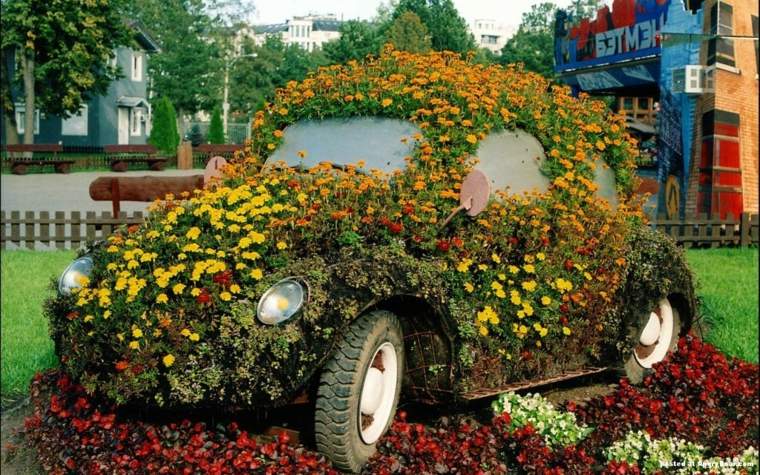 décorer son jardin original voiture idée extérieur