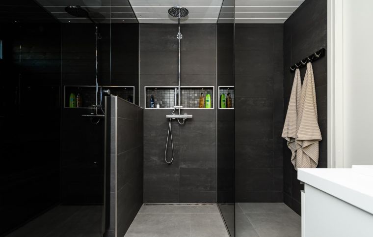 photo douche italienne salle de bain noire