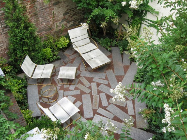terrasse de jardin idée aménager espace chaise longue moderne design