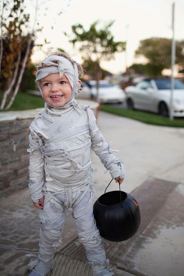 idée halloween diy déguisement enfant momie 