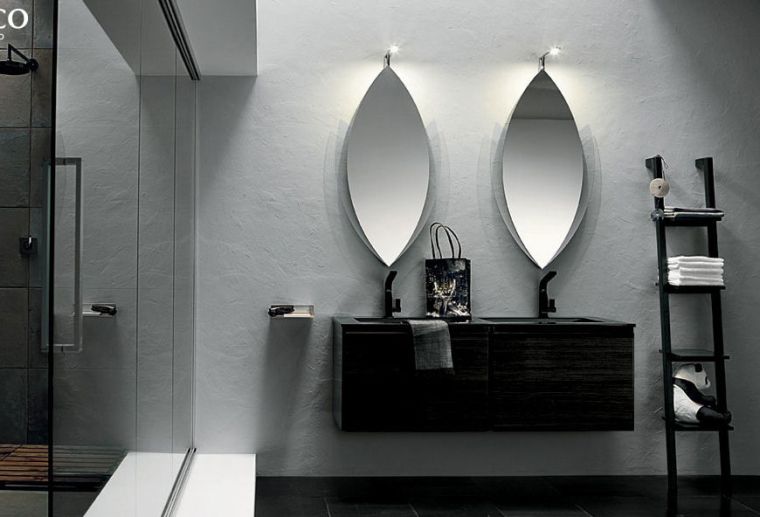 image salle de bain noire et blanche decoration moderne