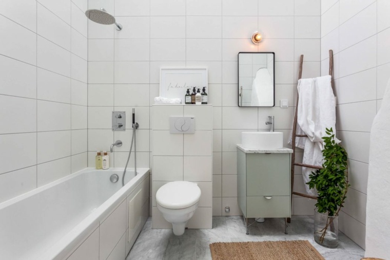 salle de bains moderne design tendance carrelage blanc toilettes