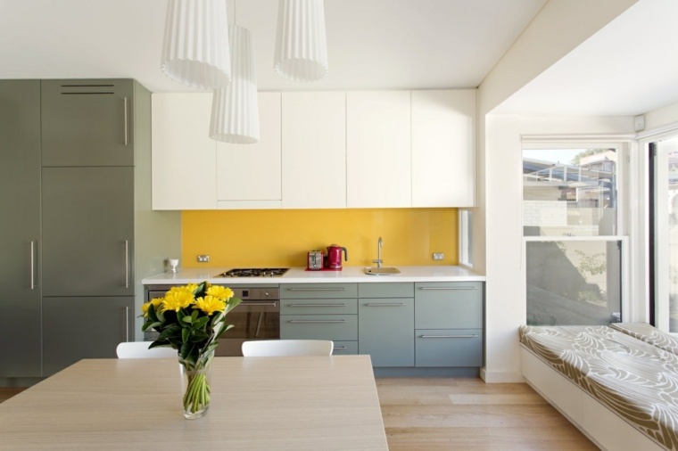 cuisine jaune design armoire cuisine idée design luminaire moderne crédence jaune