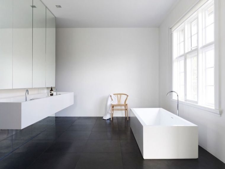 photo salle de bain minimaliste sol noir