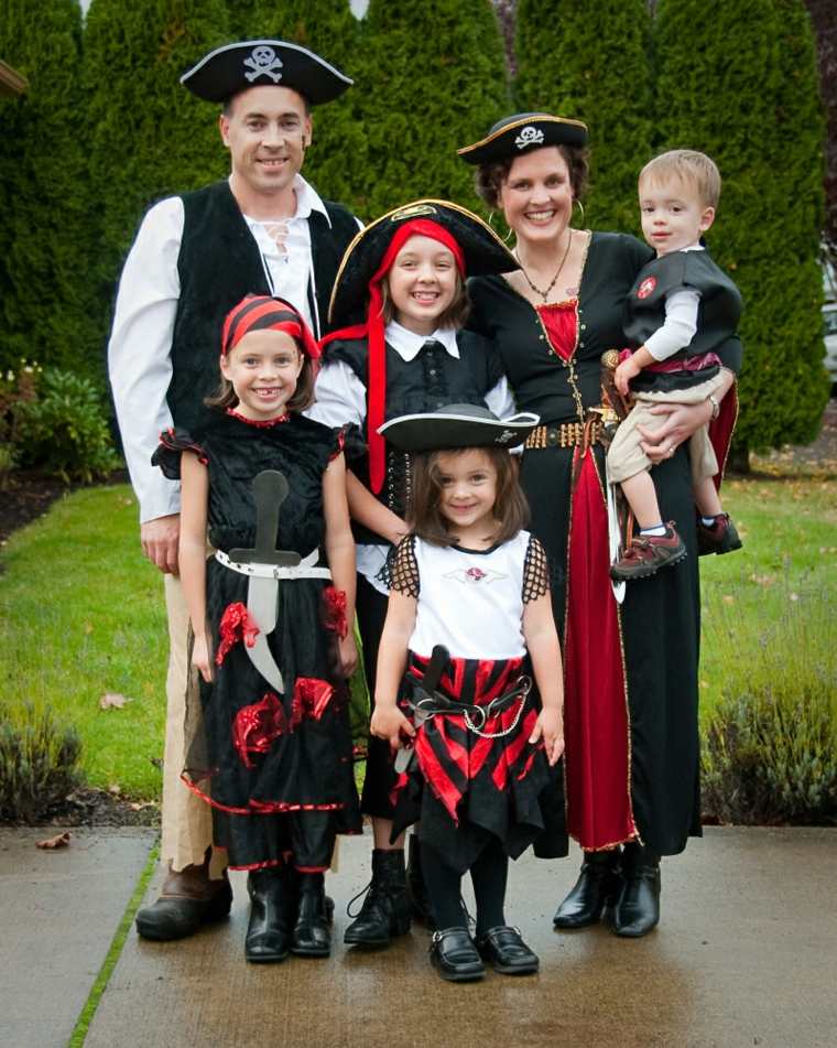 famille déguisement halloween idée diy famille pirates