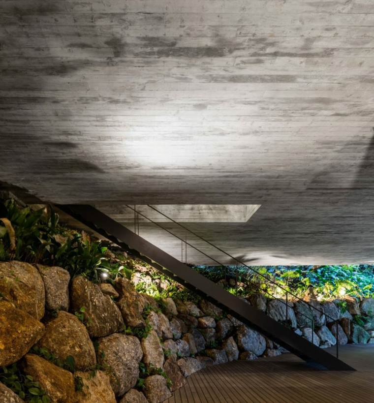 maison écologique architecture organique rez chaussée escalier pierre