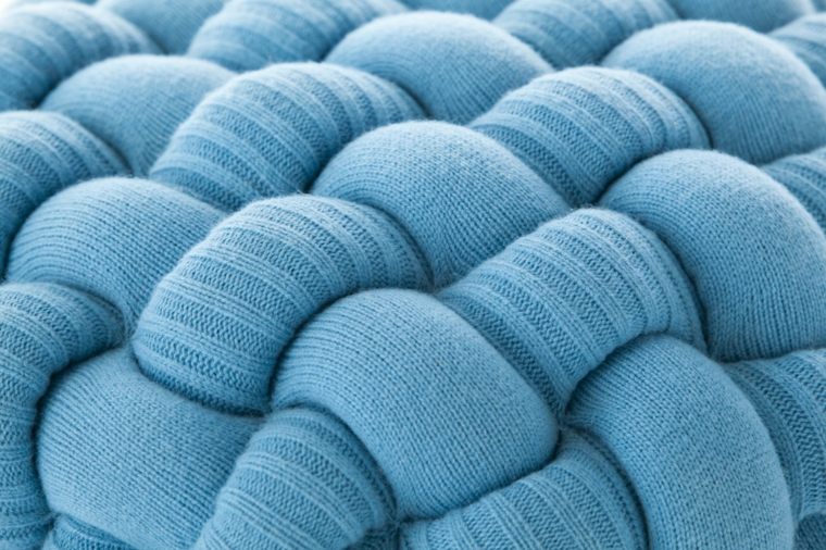 meuble laine crochet idee decoration cosy