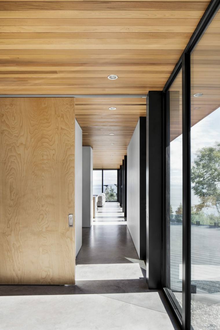 design d'intérieur moderne plafond bois porte coulissante bois revêtement en béton